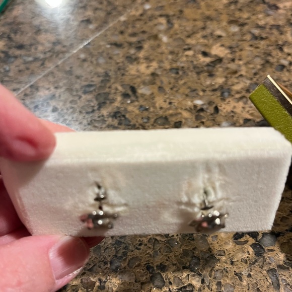 Vintage Lady Coventry Cameo Clip On Earrings - Picture 10 of 11